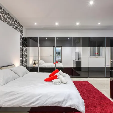 Silhouette By Solea Homes - Contemporary Living Apartamento