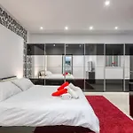 Silhouette By Solea Homes - Contemporary Living Lägenhet