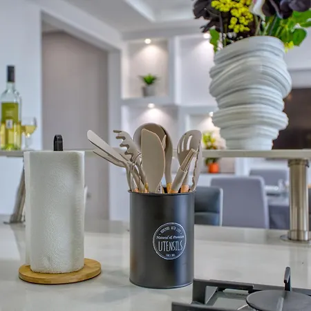 Апартаменты Silhouette By Solea Homes - Contemporary Living *