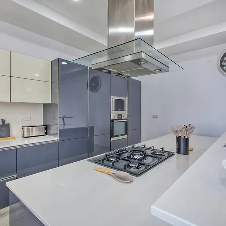 Silhouette By Solea Homes - Contemporary Living Appartement *