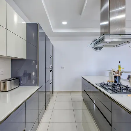 Silhouette By Solea Homes - Contemporary Living Марсаскала