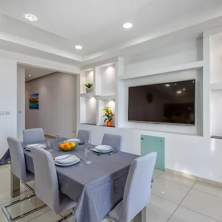 Апартаменты Silhouette By Solea Homes - Contemporary Living