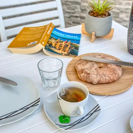 Silhouette By Solea Homes - Contemporary Living Апартаменты Марсаскала