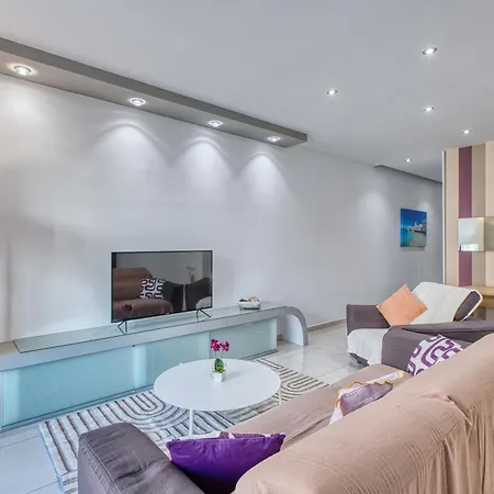 Апартаменты Silhouette By Solea Homes - Contemporary Living