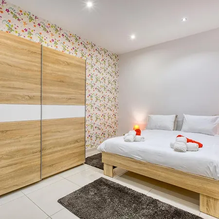 Апартаменты Silhouette By Solea Homes - Contemporary Living *