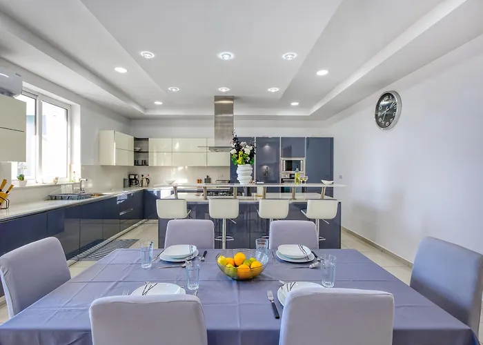 Silhouette By Solea Homes - Contemporary Living מרססקלה