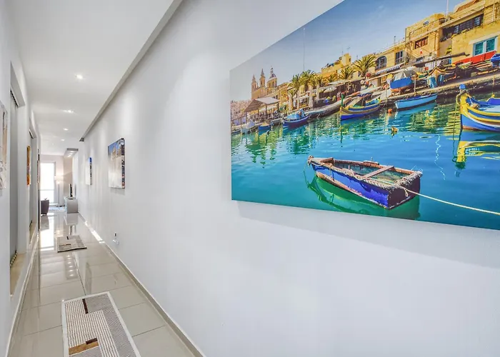 Silhouette By Solea Homes - Contemporary Living דירה מרססקלה