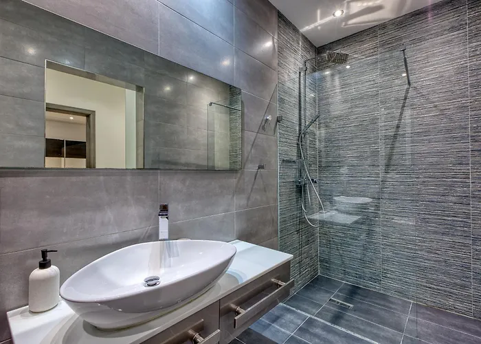 Silhouette By Solea Homes - Contemporary Living מרססקלה